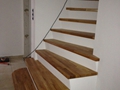 Betontreppe mit Holz belägt